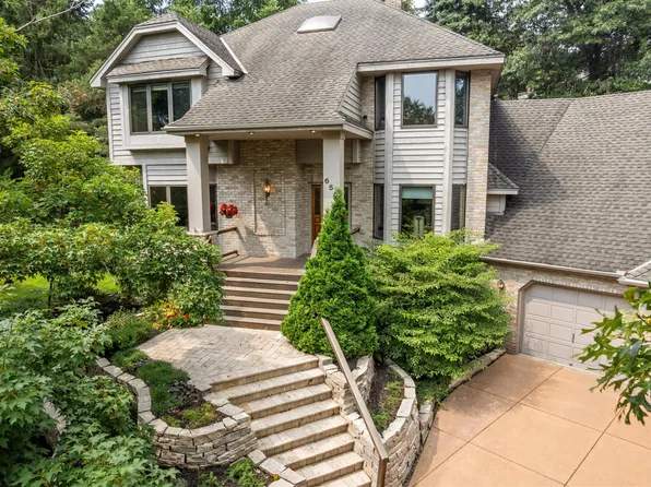 655 Evergreen Cir, Shoreview, MN 55126