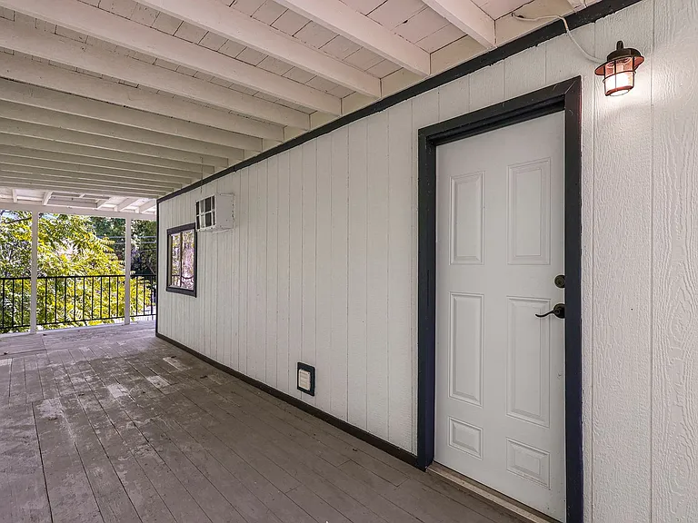 1216 Trinity St — Photo 36