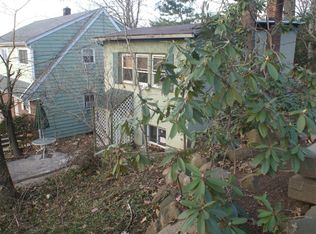 569 Art Ln, Ridgefield, NJ 07657