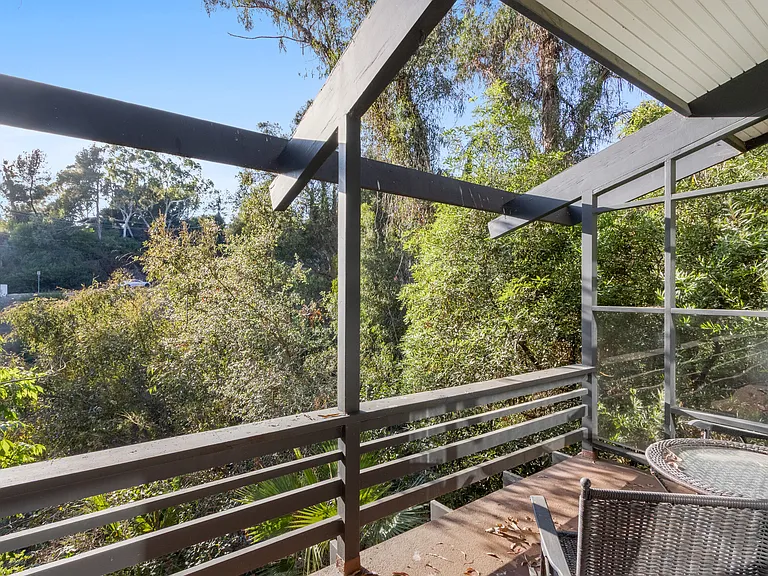 1288 Glen Oaks Blvd — Photo 13