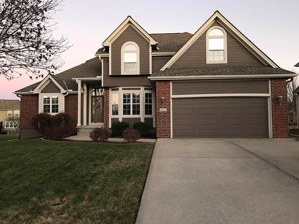 1st image of 421 SE Youngston Ln