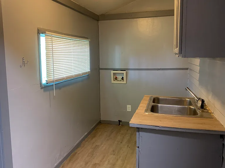 laundry room with hook ups