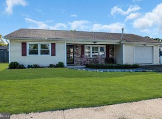 6 Roxbury Dr, Barnegat, NJ 08005