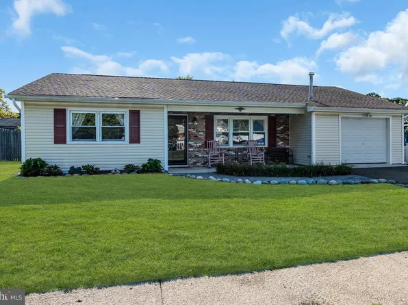 6 Roxbury Dr, Barnegat, NJ 08005