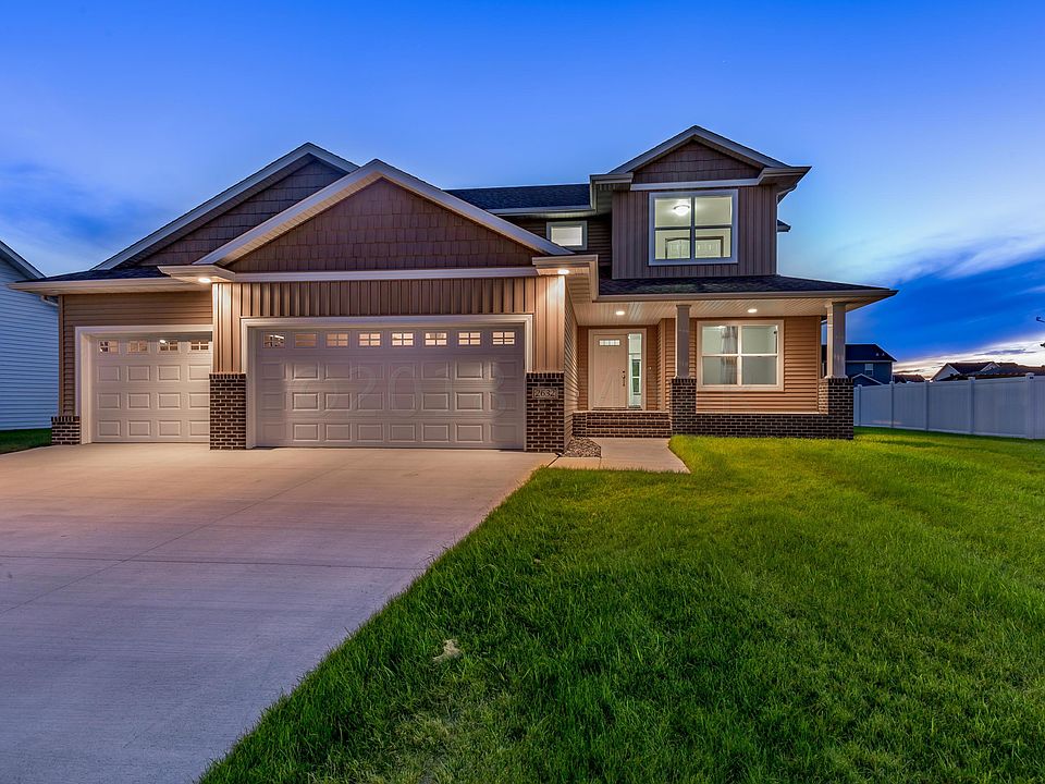 1st image of 2632 McLeod Dr E