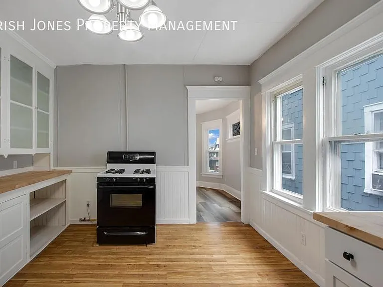 1899 Seneca St #2 — Photo 4