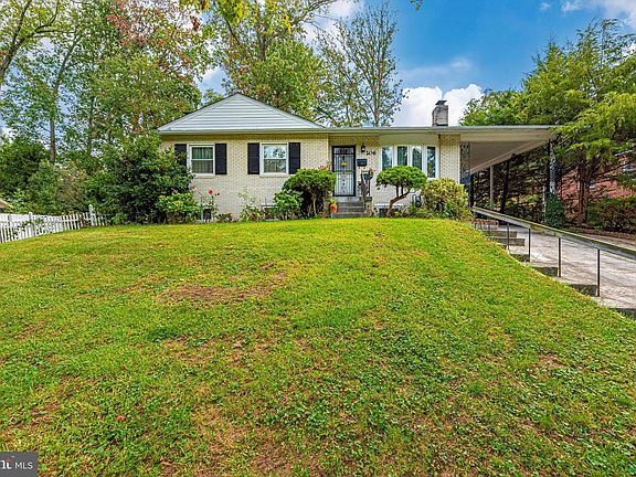 2nd image of 206 Tulip Dr