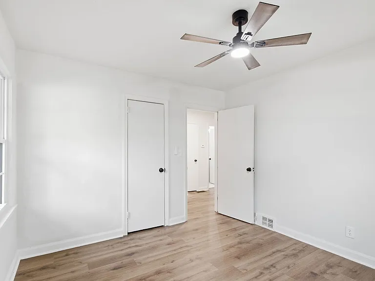 2801 Mitchell Dr — Photo 18