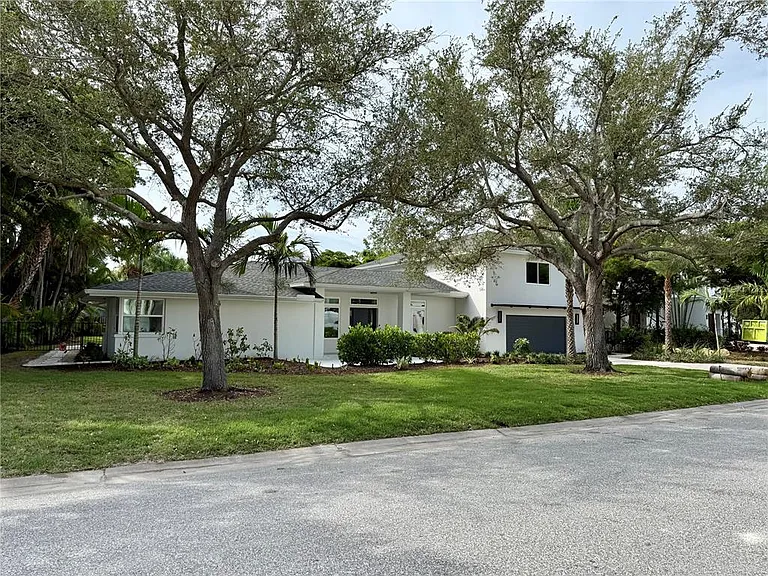 1359 Harbor Dr — Photo 4