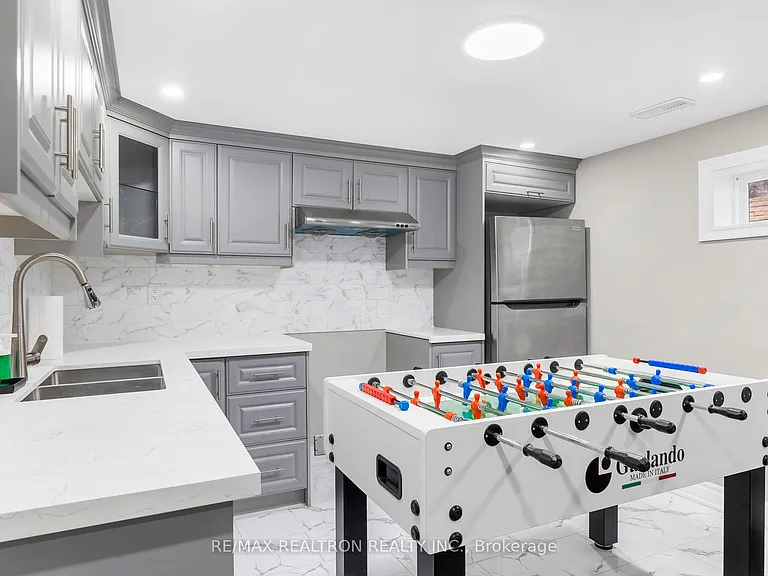 1141 Ritson Rd S — Photo 11