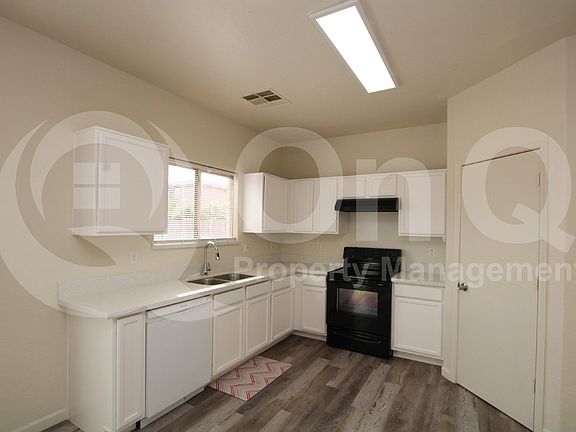 3rd image of 615 E Cody Dr
