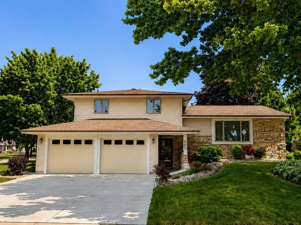1600 Brentwood Dr, Oshkosh, WI 54904