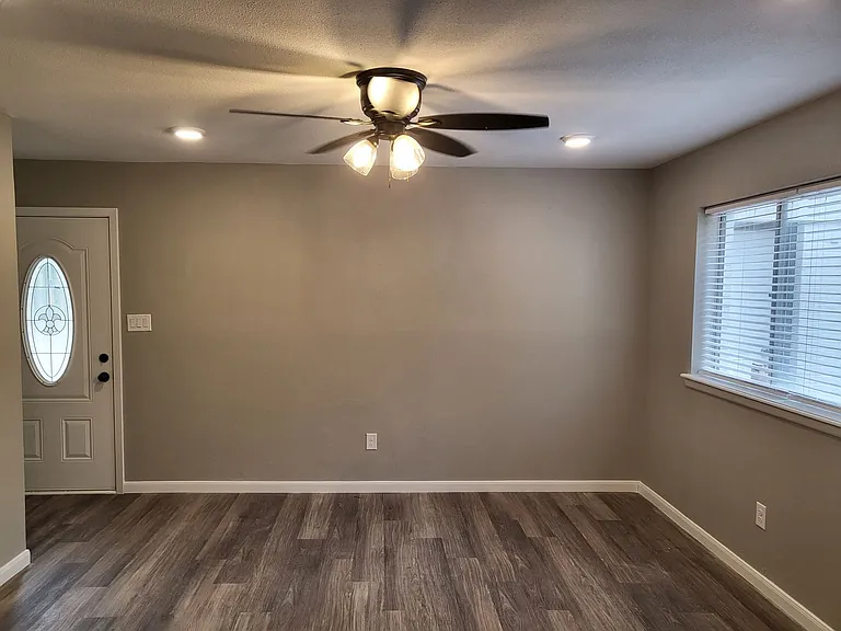 1213 Carroll Dr — Photo 7