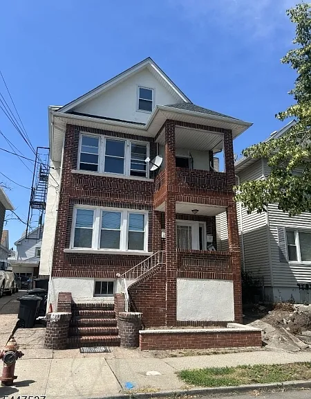 14 Bergen Ave — Photo 1