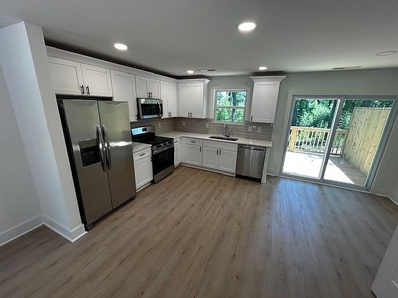 5th image of 559 W Park Ave #B