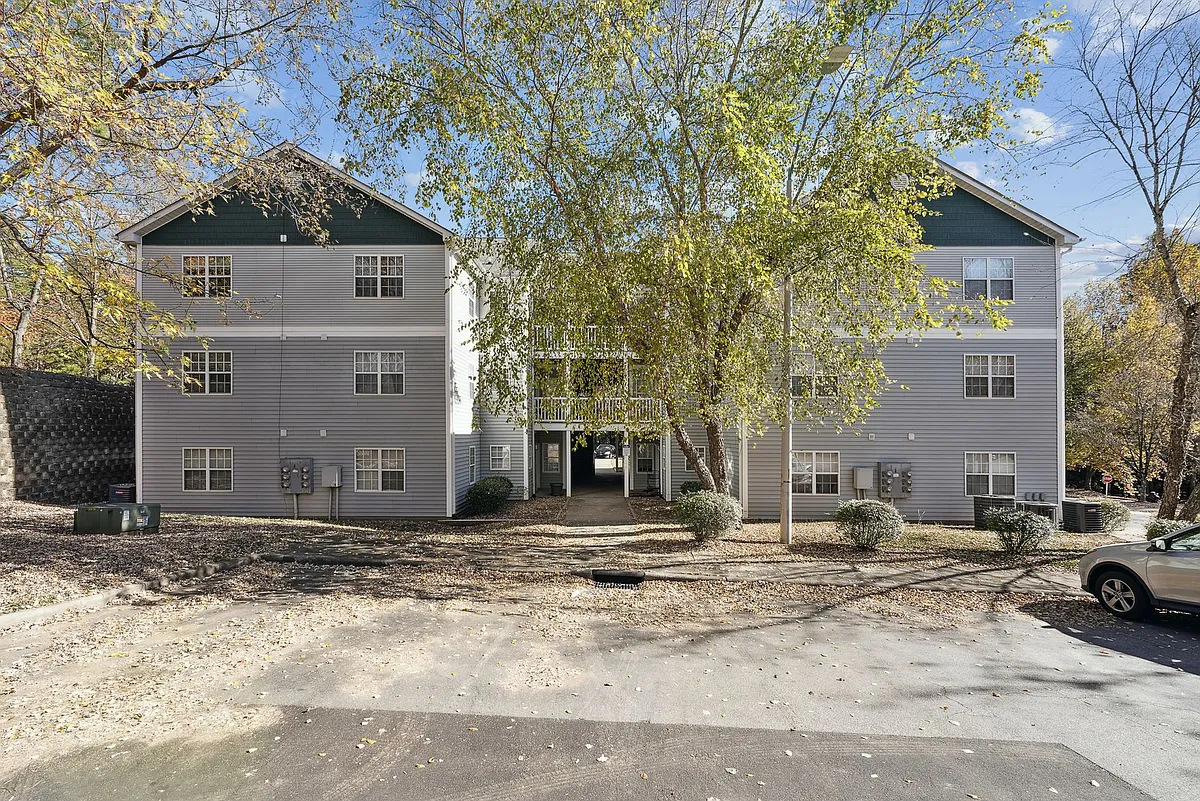 Building Photo - 2000 University Woods Rd #204