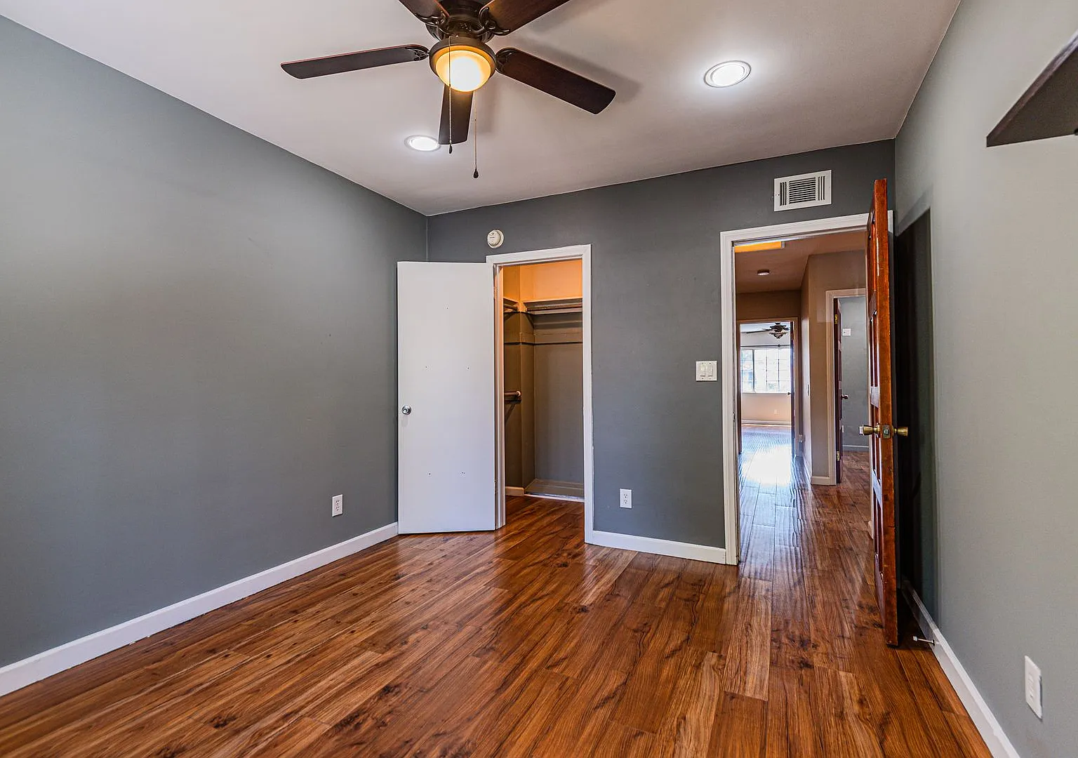 New Price Reduction: Beautiful 4-bed/3-bath house in Winnetka (the SF Valley) with pool & 2 car g... — Photo 2