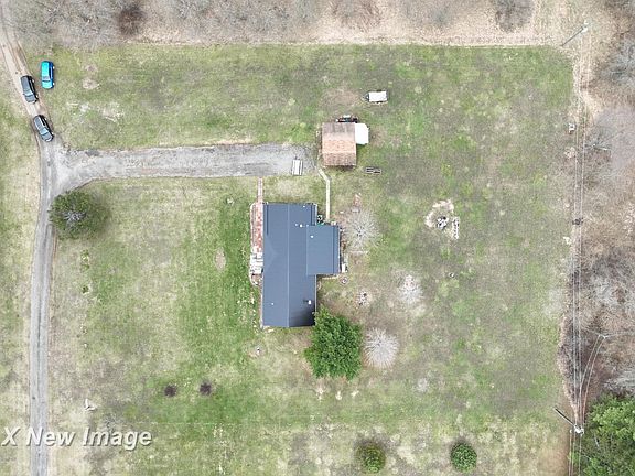 3rd image of 355 Carpenter Rd