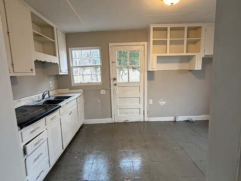 103 White St — Photo 6