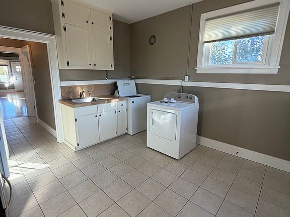 2nd image of 667 S Washington St #667