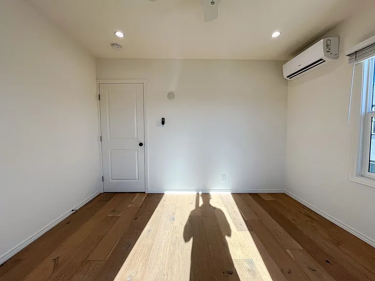 2202 S Bronson Ave — Photo 19