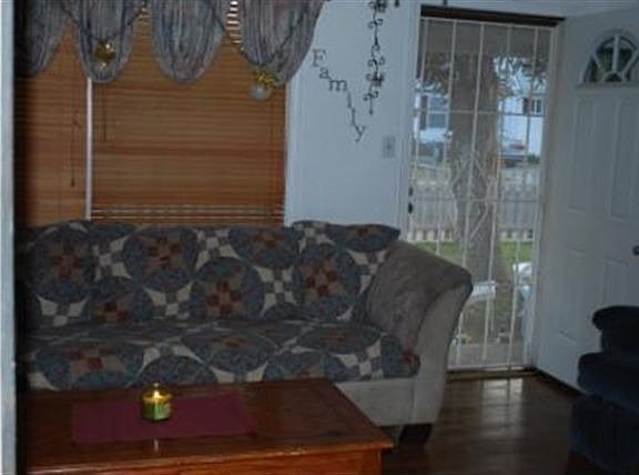 4th image of 15 Toledo St