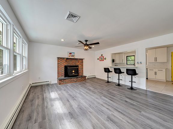 5th image of 126 Academy Ln