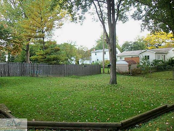 4th image of 2336 NW Northwest Ave