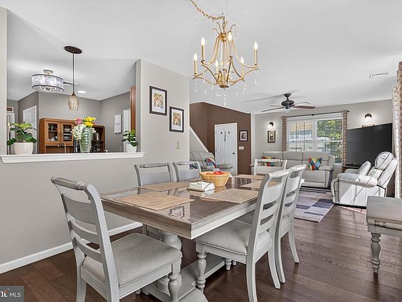 3rd image of 2 Court Ln