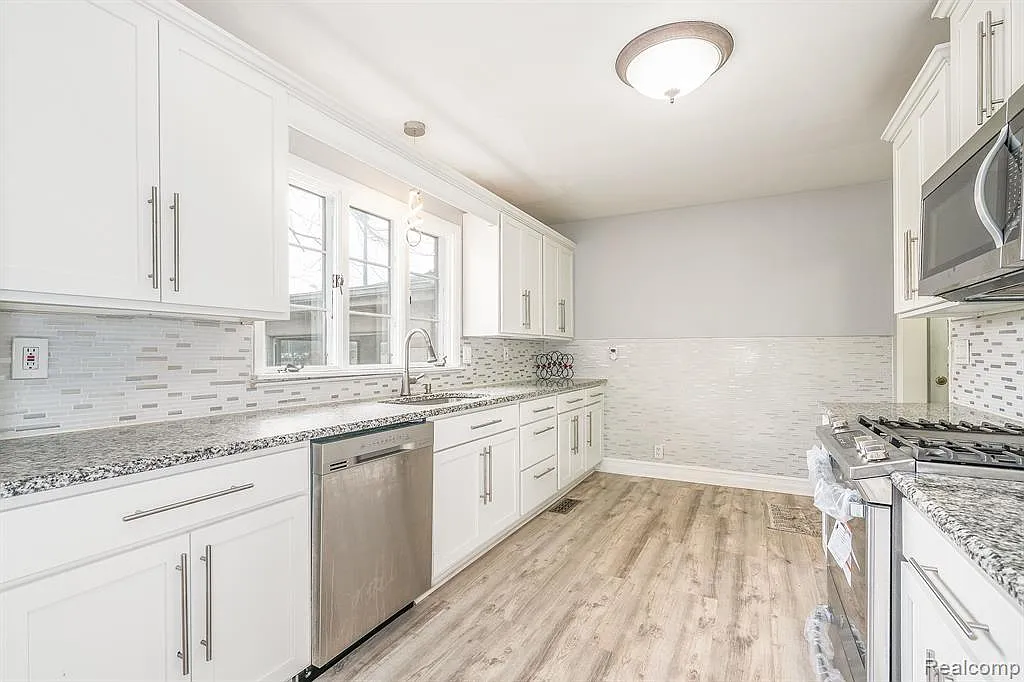 3 bed, 2534 sqft, $2,900 — Photo 4