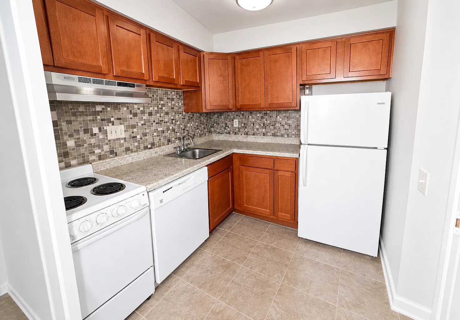 2 bed, 695 sqft, $1,600 — Photo 4