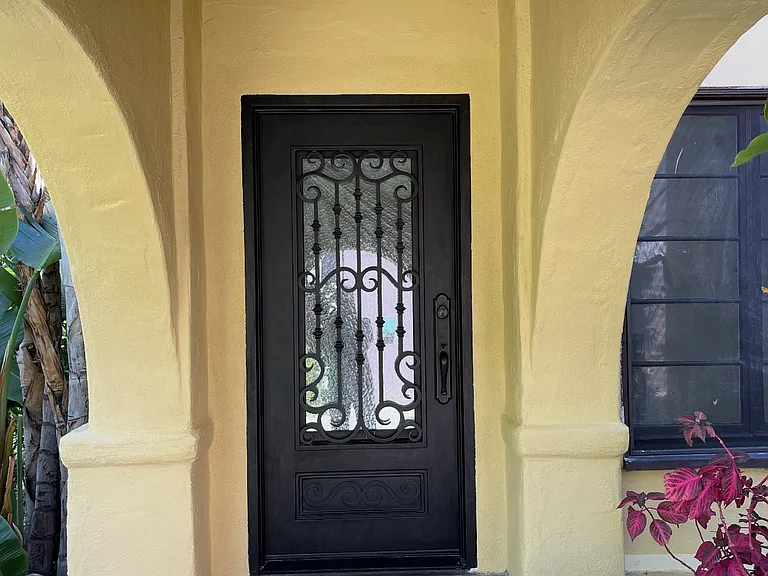 1257 S Sycamore Ave — Photo 5