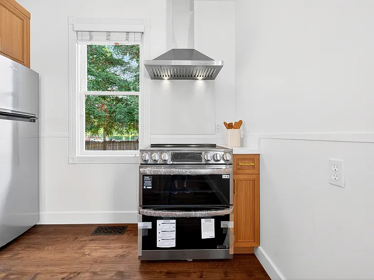 531 E Washington St — Photo 17