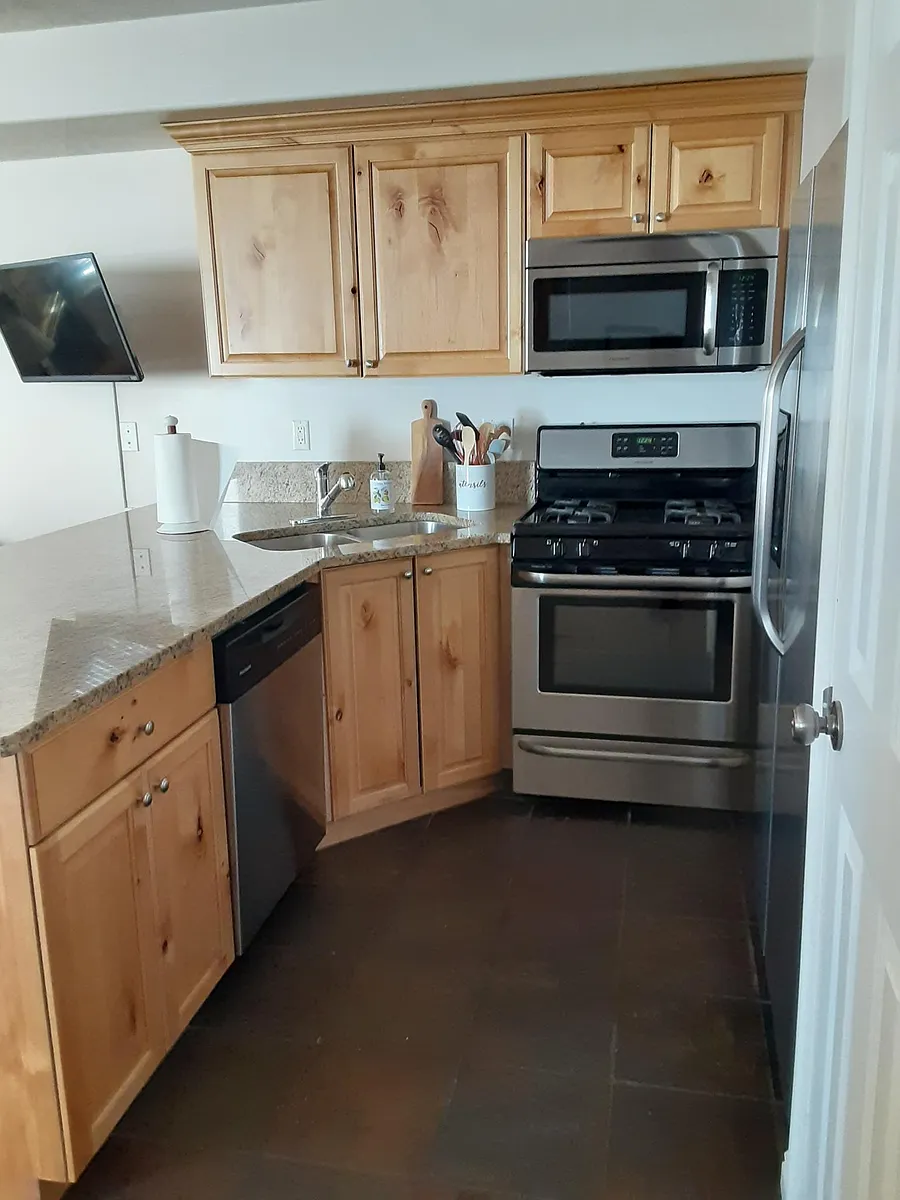 Kitchen - stainless steel appliances - 5122 Moosehollow Dr #205