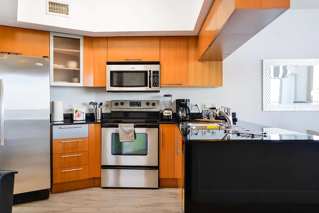 1750 N Bayshore Dr — Photo 4
