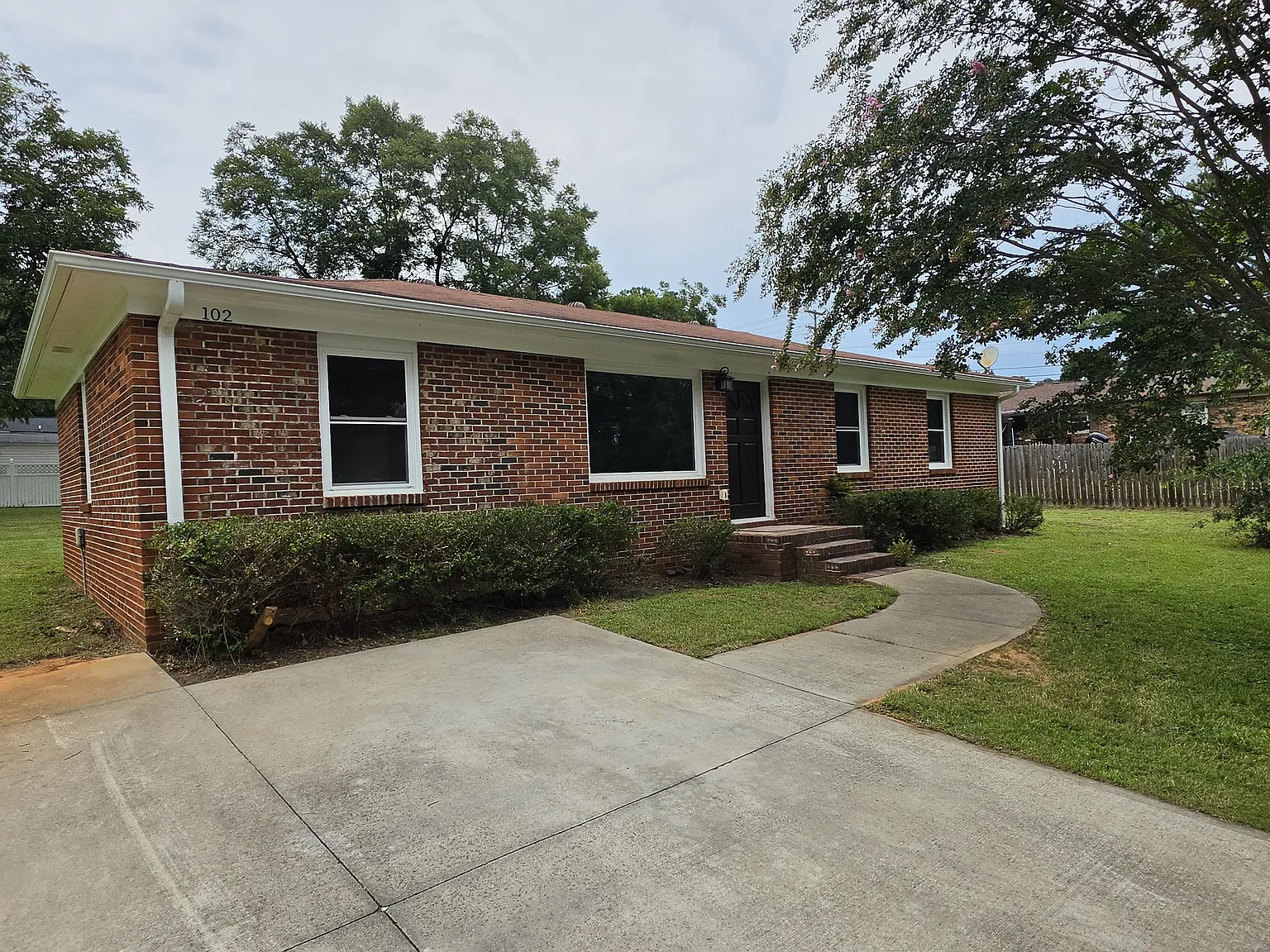 3 bed, 1100 sqft, $1,700 — Photo 1