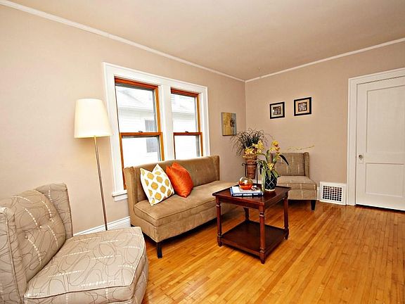 3rd image of 1423 Sargent Ave