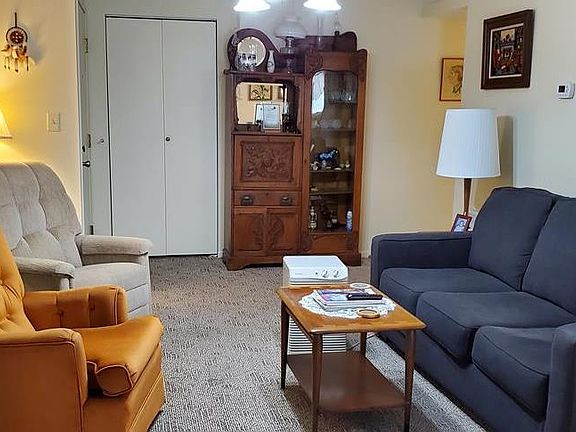 4th image of 607 Woodwind Ct