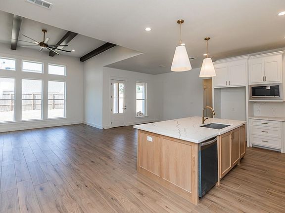 5th image of 225 Coco Palms Ln