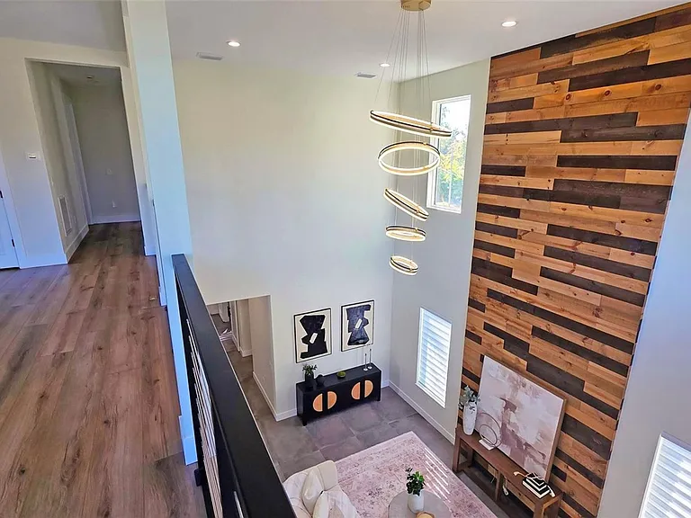 2475 Bay St — Photo 40