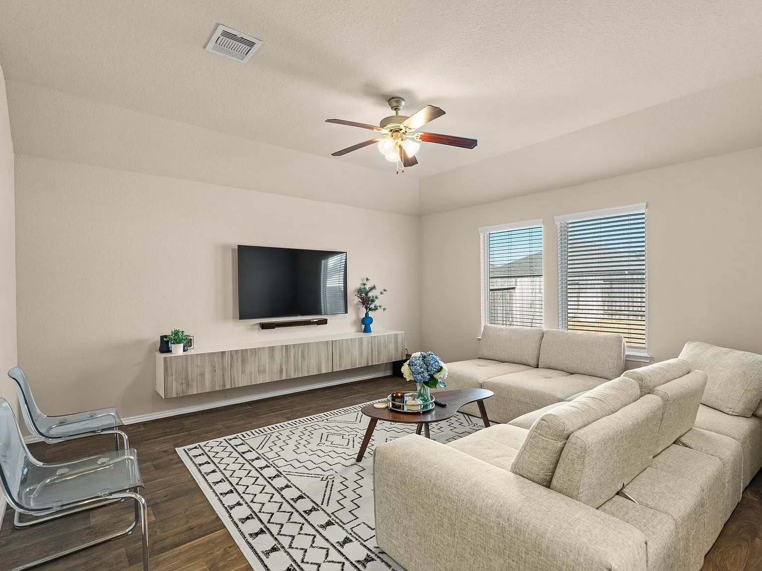 3 bed, 2.0 bath, 1599 sqft, $1,875 — Photo 3