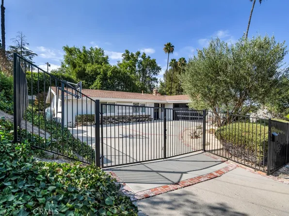 20509 Rhoda St, Woodland Hills, CA 91367