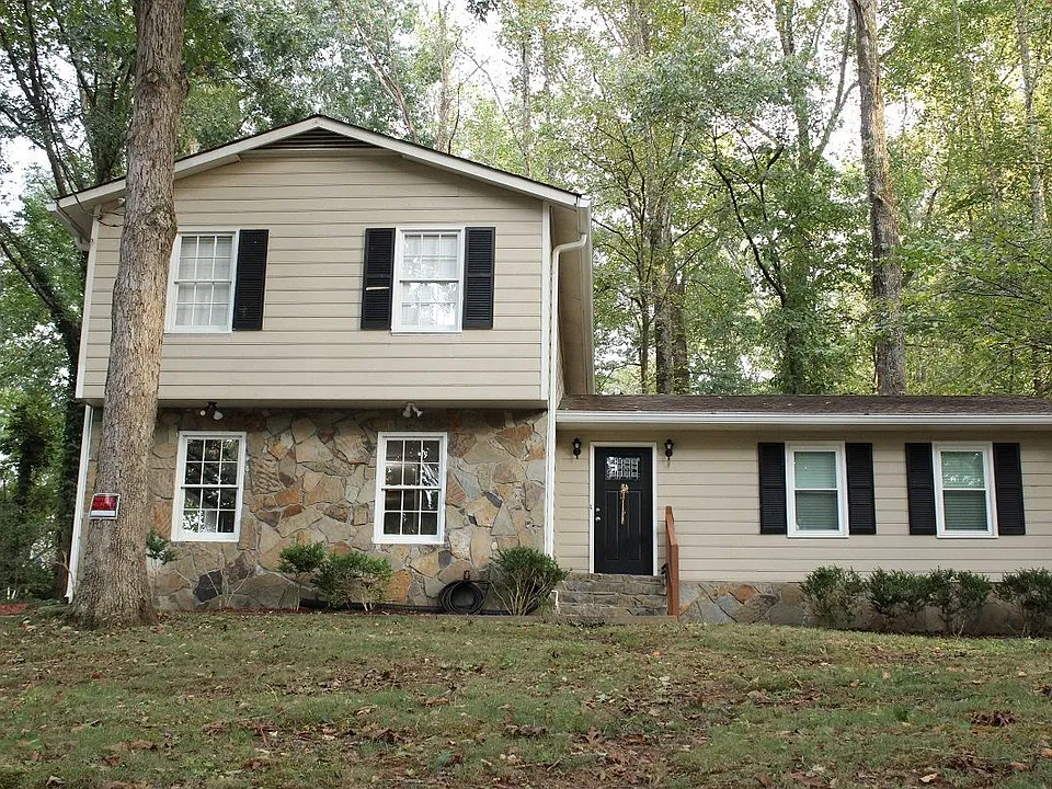 888 Chartley Dr