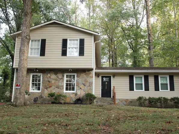 888 Chartley Dr, Lilburn, GA 30047