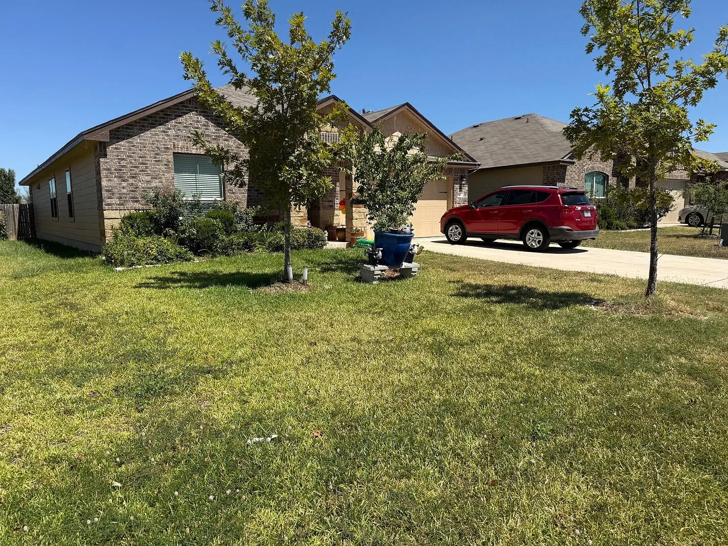 4 bed, 2.5 bath, 1953 sqft, $1,999 — Photo 2