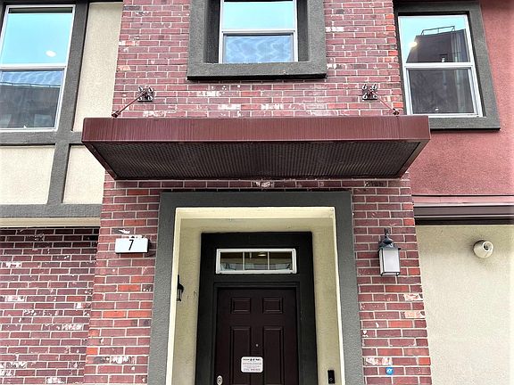 2nd image of 1013 Onofrio Ln Unit 7