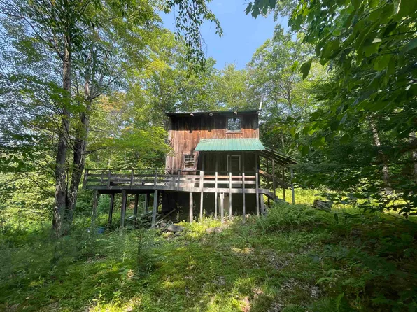 376 Cat Hole Road, Claremont, NH 03743
