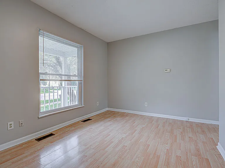 1915 Woodlawn Ave — Photo 12