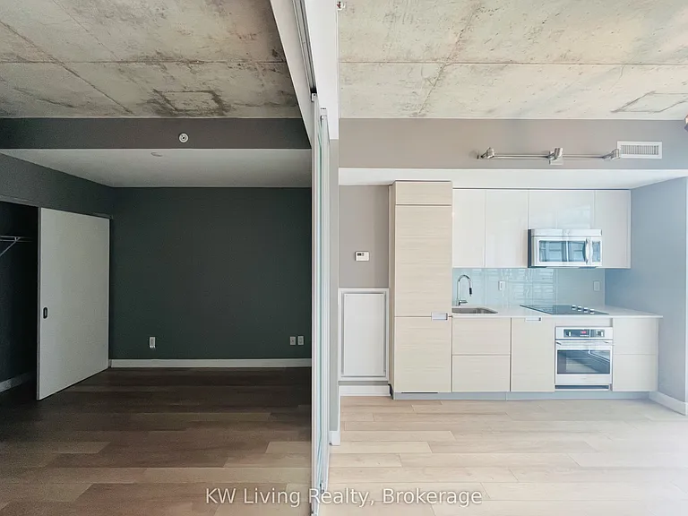 210 Simcoe St #912 — Photo 16