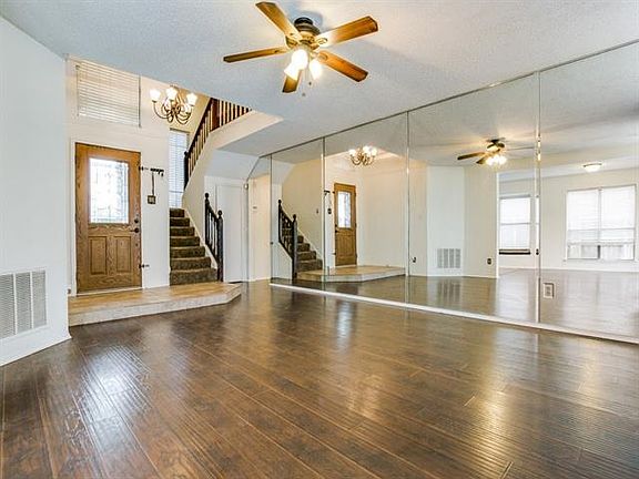 3rd image of 2880 Claremont Dr